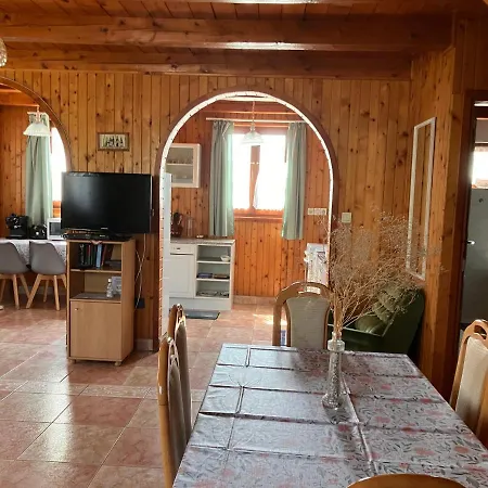 Vakantiehuis Lellei Pihenohaz *